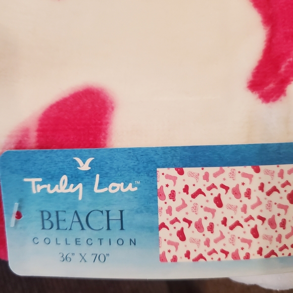 Fun! Viral Pink Cowgirl Beach Towel-NWT - Picture 3 of 4